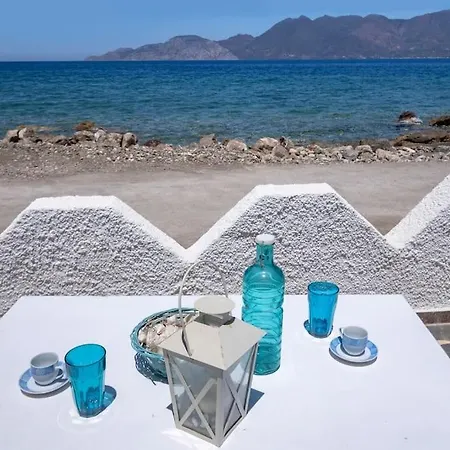 Дом отдыха On The Wave With Amazing View Paralia Kallonis