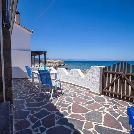 Дом отдыха On The Wave With Amazing View Paralia Kallonis